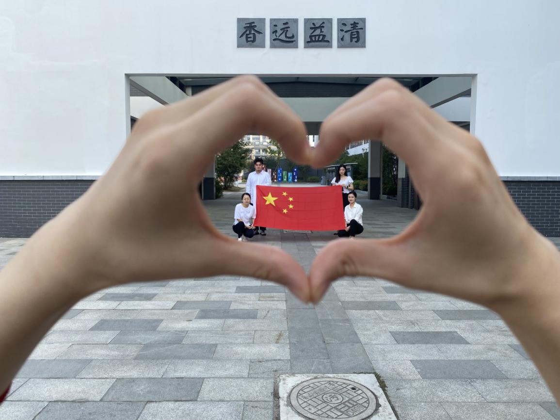 以青春之名 书写心中挚爱！——香山实验小学青年教师向祖国深情告白！