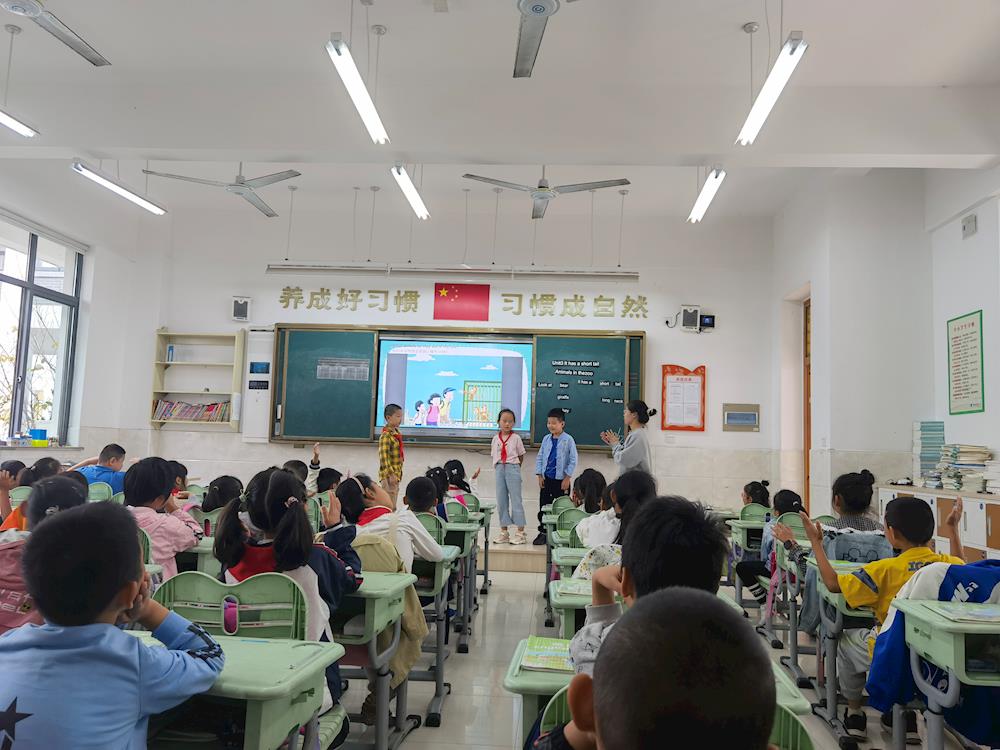 以心迎新 展我风采——记香山实验小学2021-2022学年新教师亮相课活动