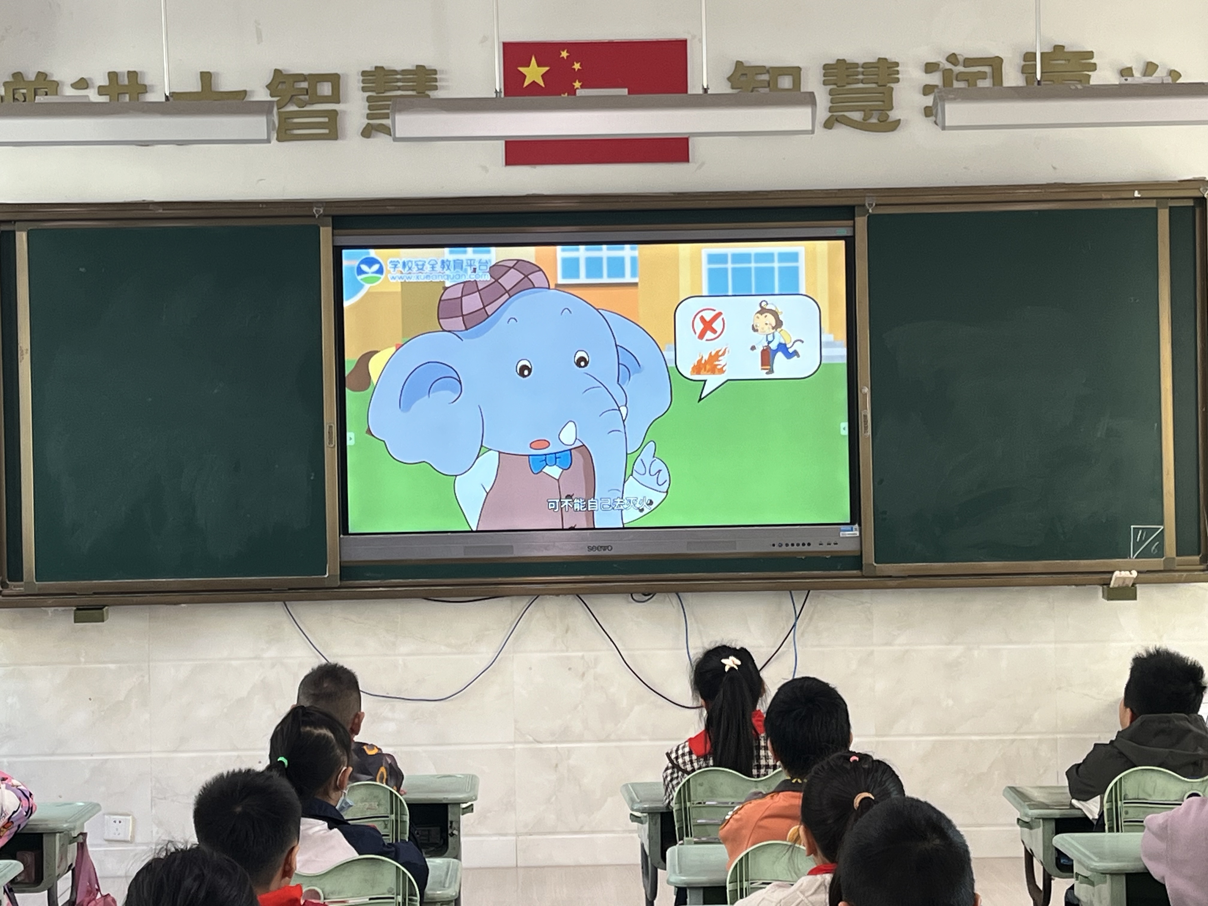 火灾无情&nbsp;&nbsp;逃生有法——香山实验小学开展火灾应急逃生疏散演练